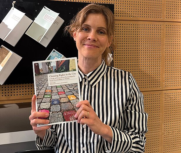 Emelie Lantz med sin avhandling